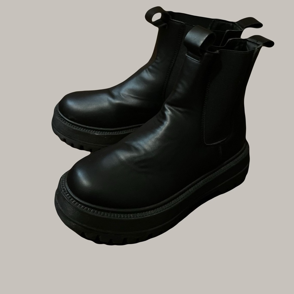 Black Chelsea boots